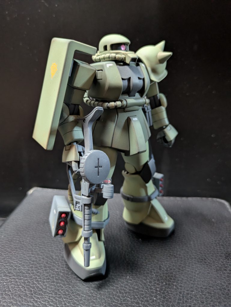 自分の中のイメージだとこのHGUC40番のザクⅡが1番近いのですが、こればかりは永遠のテーマの気がいたします。