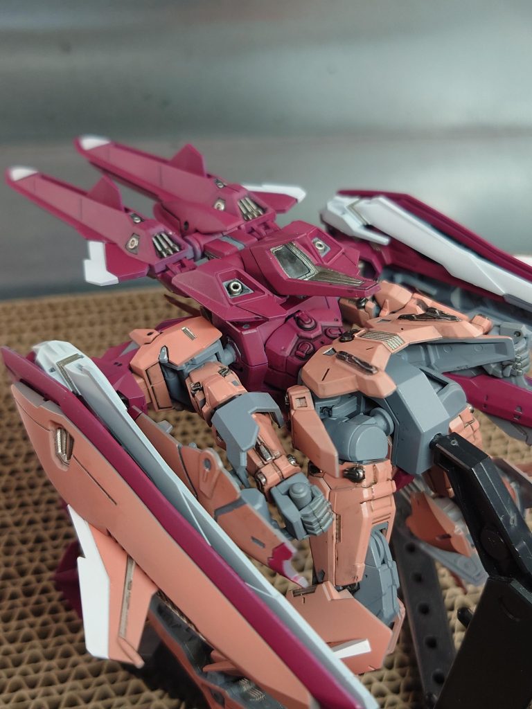 ダクトやスリットはエナメルのチタンシルバーで塗装