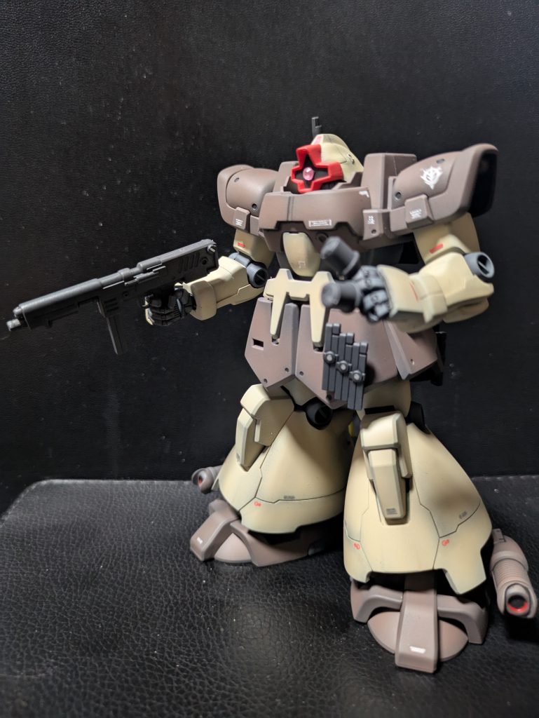 0083版に比べてかなり薄いカラーリングなんですね。