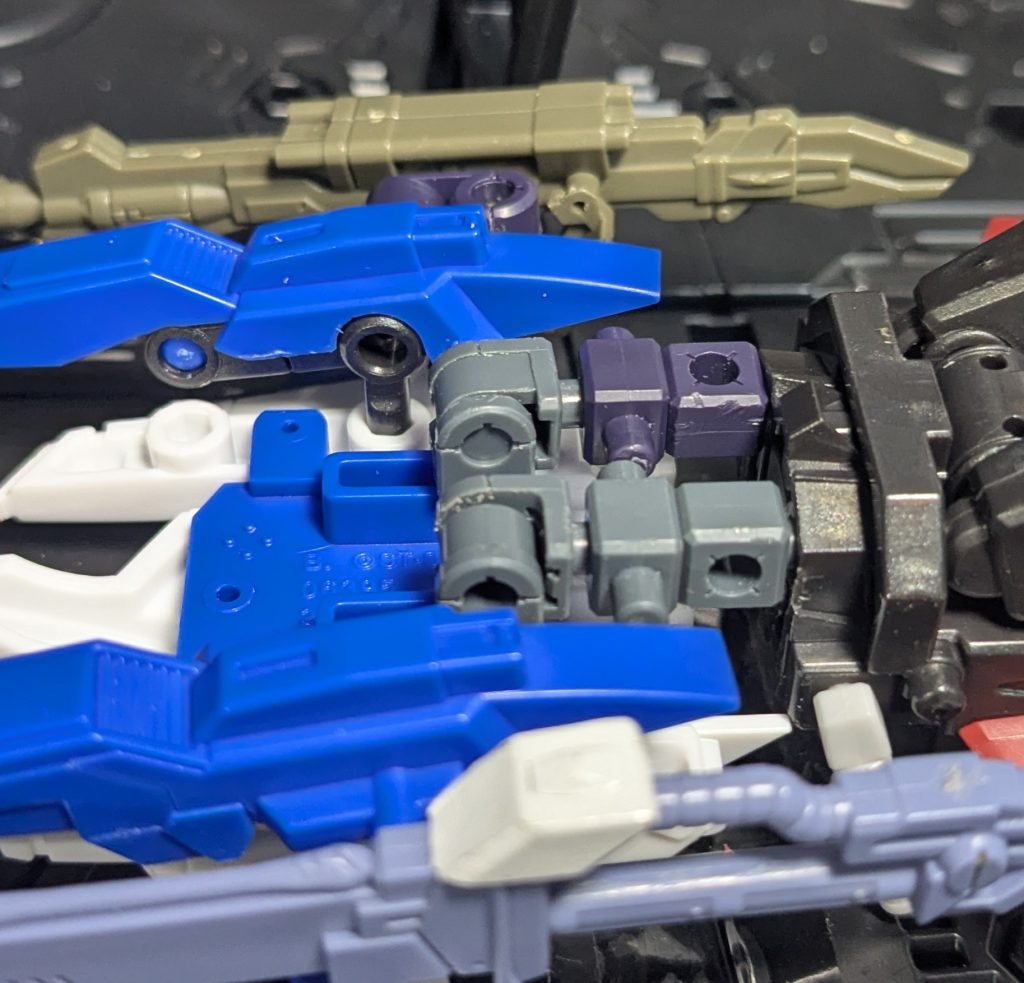 裏にジョイントパーツで取り付けてます