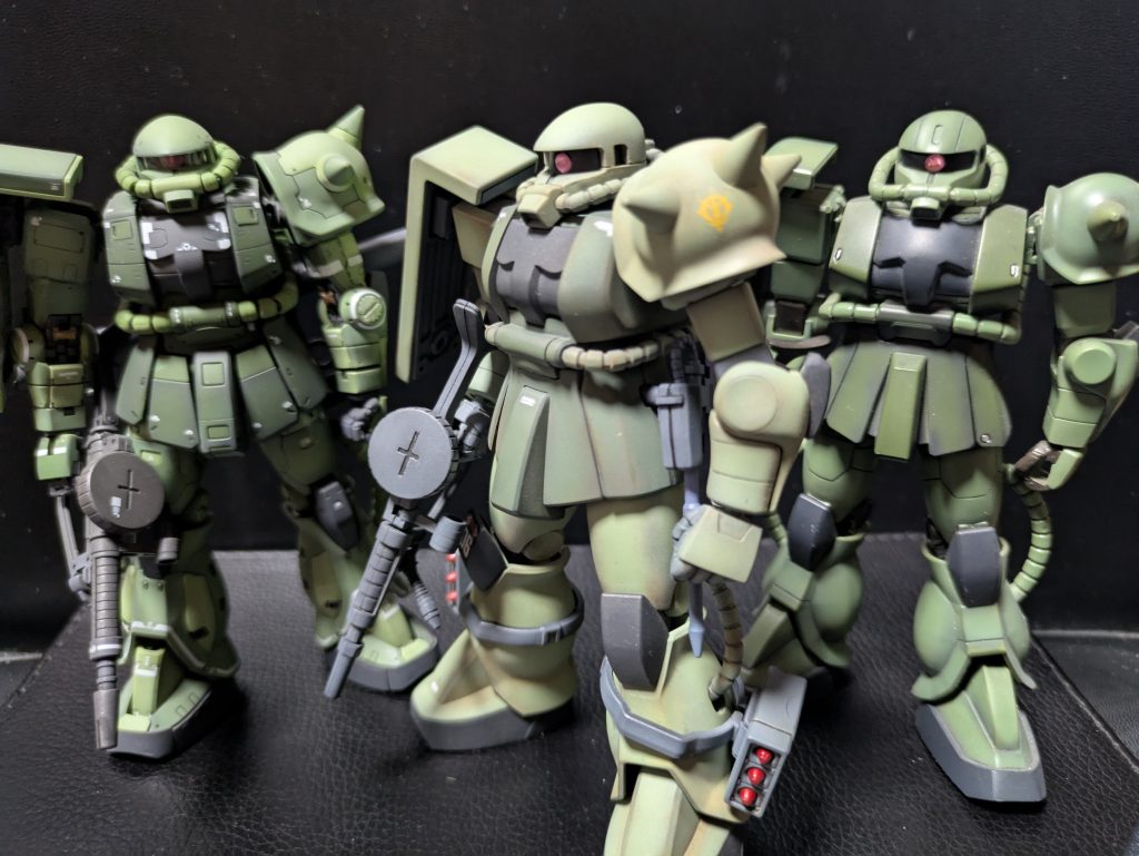 当方所有のRG、HGUC、FGのザクⅡになります。かなりイメージ違いますよね。以前投稿したリファイン版のシャア専用ザクも含めて造形もそれぞれですよね。