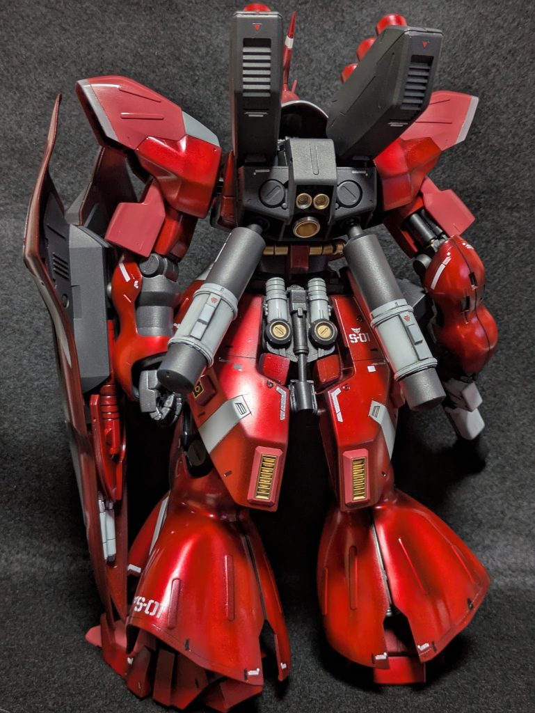 背面です。プロペラントタンク延長とリアスカートを大型化しています。キットのままだとリアスカートが小さ過ぎの印象だったのでちょっと迫力増したかな?