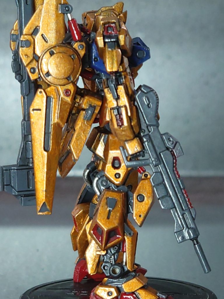 この時代のMSはスラスター内部の塗り分けが細かいのでしんどいですね。シリンダーの外側は赤にしてみました。