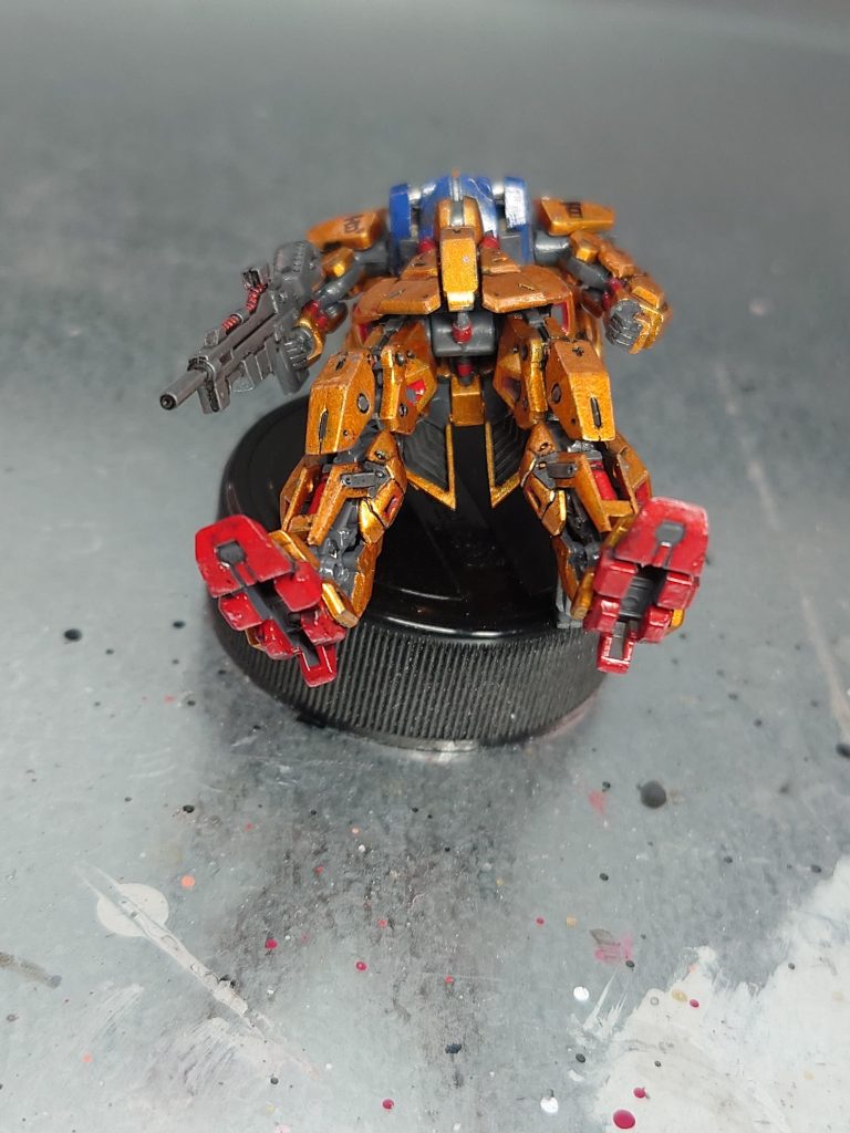 銃口も開口、アーマーの裏も塗り分けています。