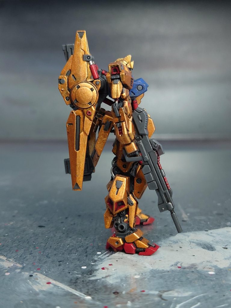 グレー 余りで調色したグレー金→RETRIBUTOR ARMOUR赤→MEPHISTON RED青→MACRAGGE BLUEシルバー→タミヤエナメル チタンシルバー