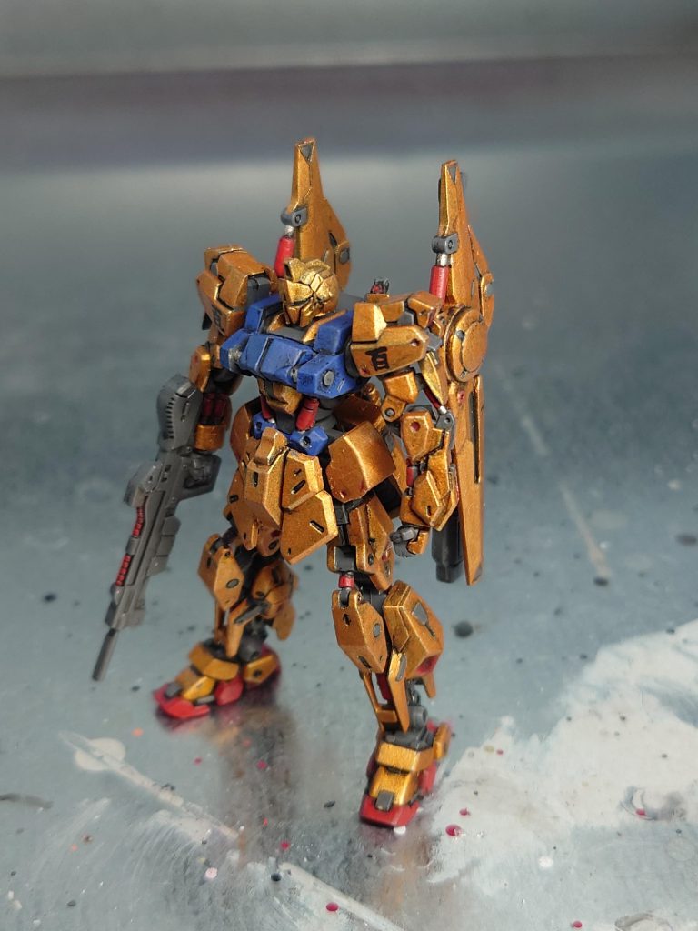 「百」は手書きです。筆塗りなのをいいことに、ところどころ下地のグレーを残しながら塗ったので、かなり細かく色分けできました。