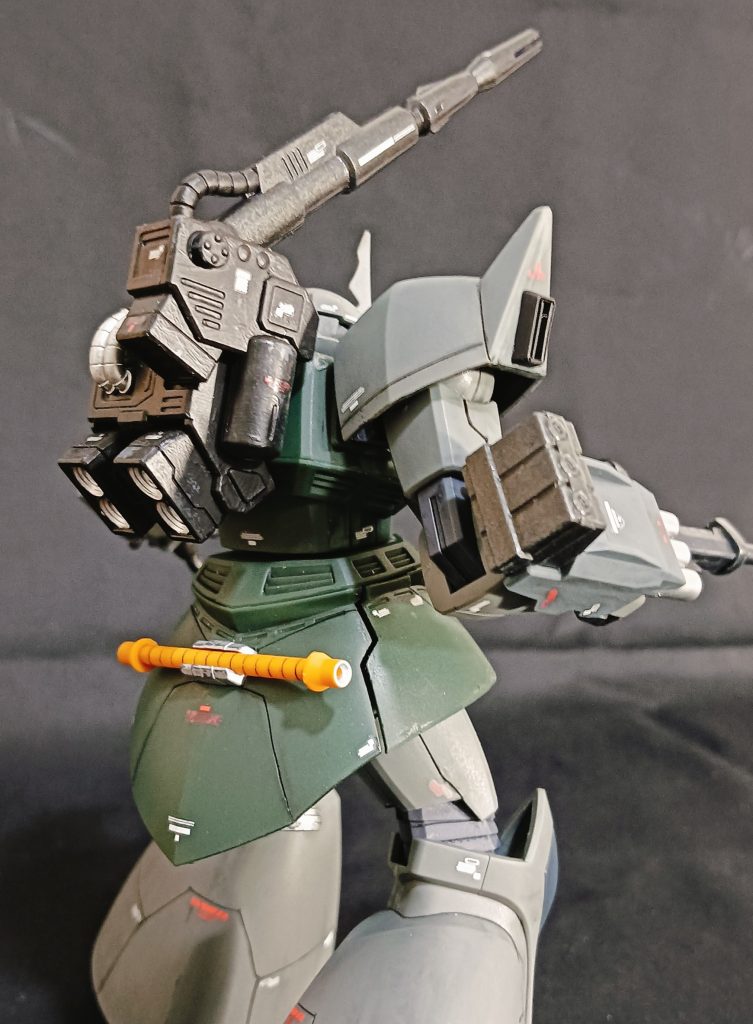 バックパックや武装類などは部分塗装しました