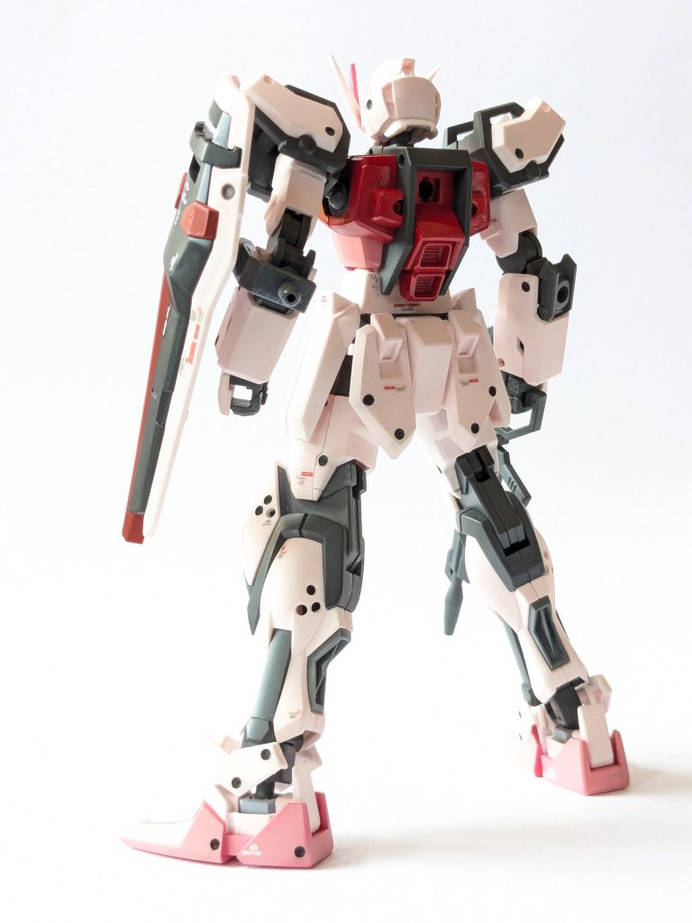 後ろから。撮るのが難しい、前回予告した通りSEEDのあの機体です(gandam-hand1)