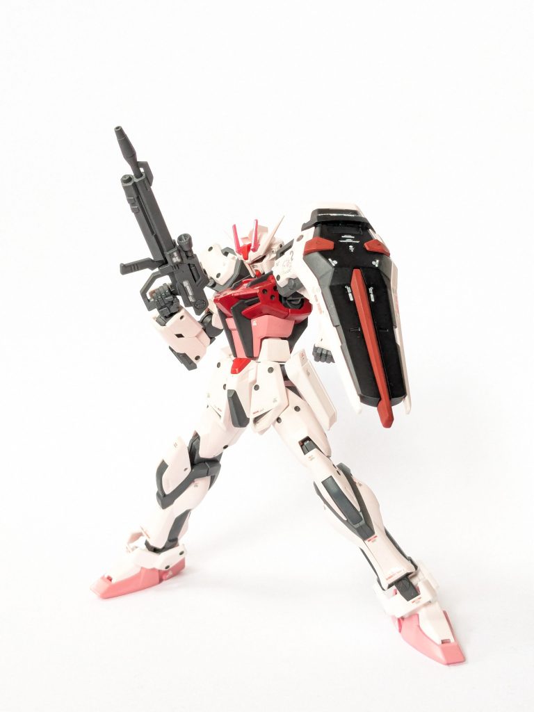 丸モールドをピンバイスで追加し、デカールで仕上げました。ダイナミックなアクションが合いますね…