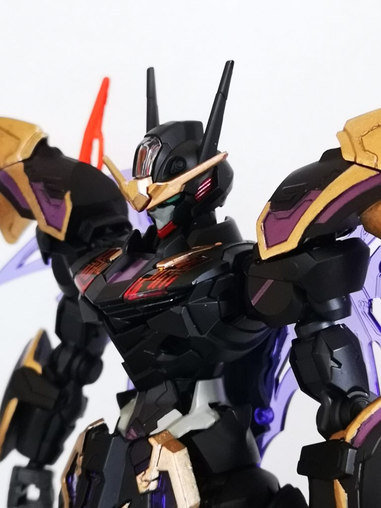 エアリアルが元々悪魔っぽい顔つきなので黒×赤のカラーリングが似合いますね