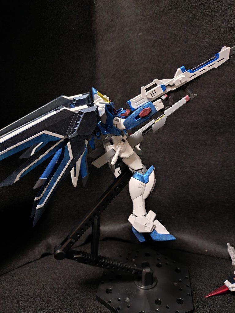 羽閉じ腰レールガン。