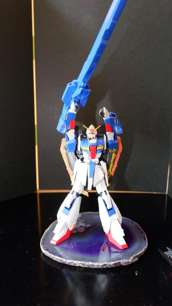 我が子は何かを閃いたように、突如として石を貼り付けだしたのだ！いや、実際に貼り付けるのは私なんだが。(zaku-kao4)貼り付けている石わかります？り付けてza貼り付けていku-kao4)