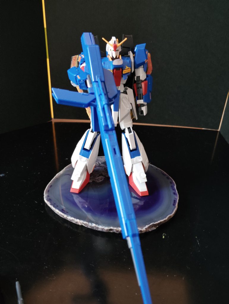 アチコチに貼り付けている石がわかりますでしょうか？