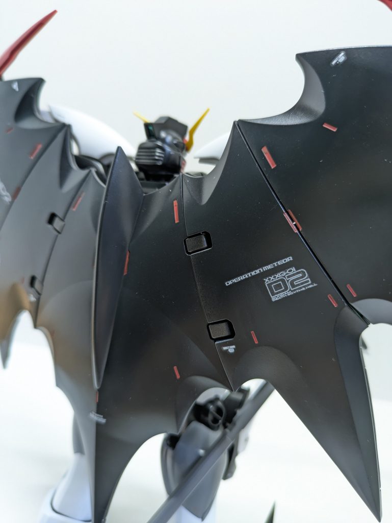 赤のエナメルで墨入れしてみました本体はブラック、アクティブクロークはミッドナイトブルーで微妙に変えたんですけど見た目わかんないundam-kao5)