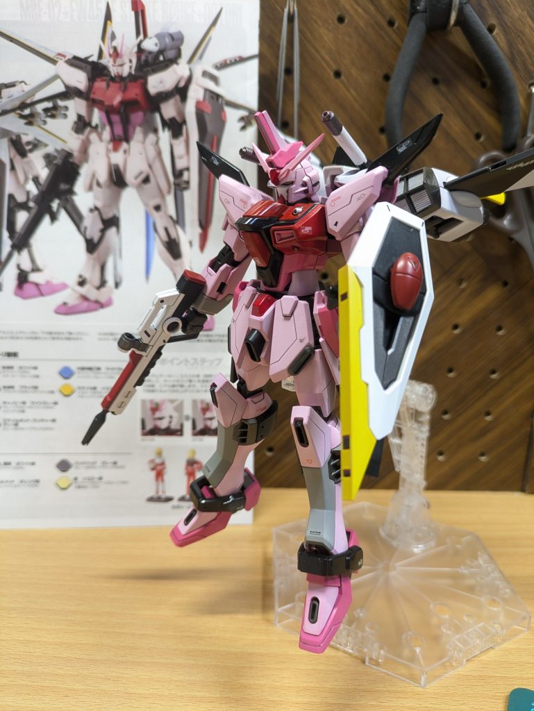 ルージュに寄せてストライクルージュはまだ作ってないです推しのMSはもっと上手く作れる様になったら全力で作るのです(gundam-kao3)