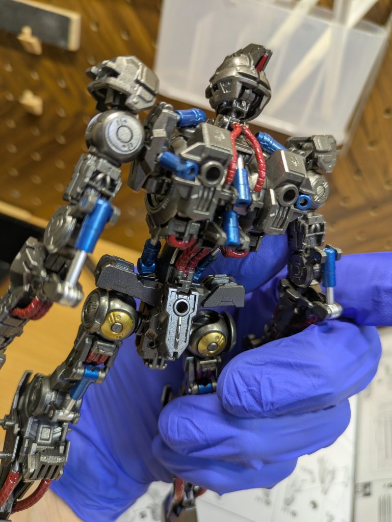 動力パイプは赤くしてアインの血が通っているイメージで