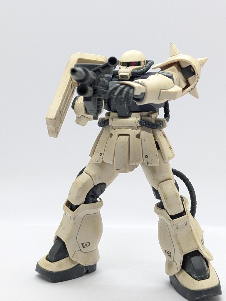 モノアイは穴あけしてレジンで製作してます、気持ち顎引けるようにトローペンと同じ加工してます。他はキットのまま、スコープもレジン加工するかな？