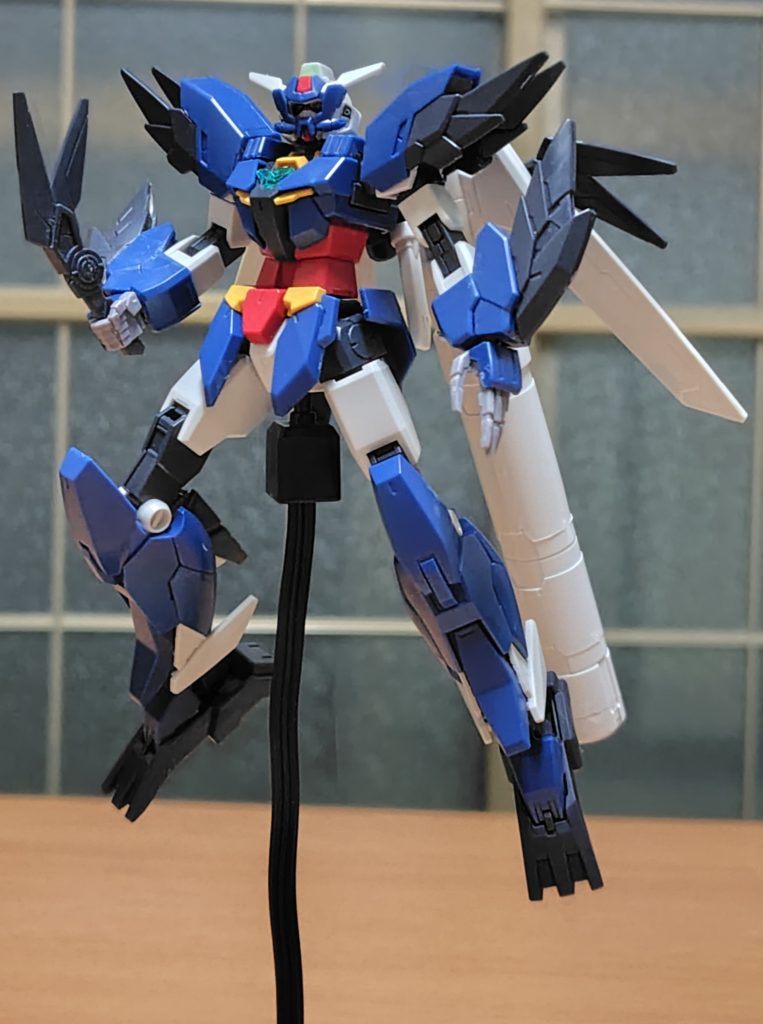 バックパックのハイドロエンジンに懸架してる格闘武器フィンザンバー2振りで戦闘出来る。