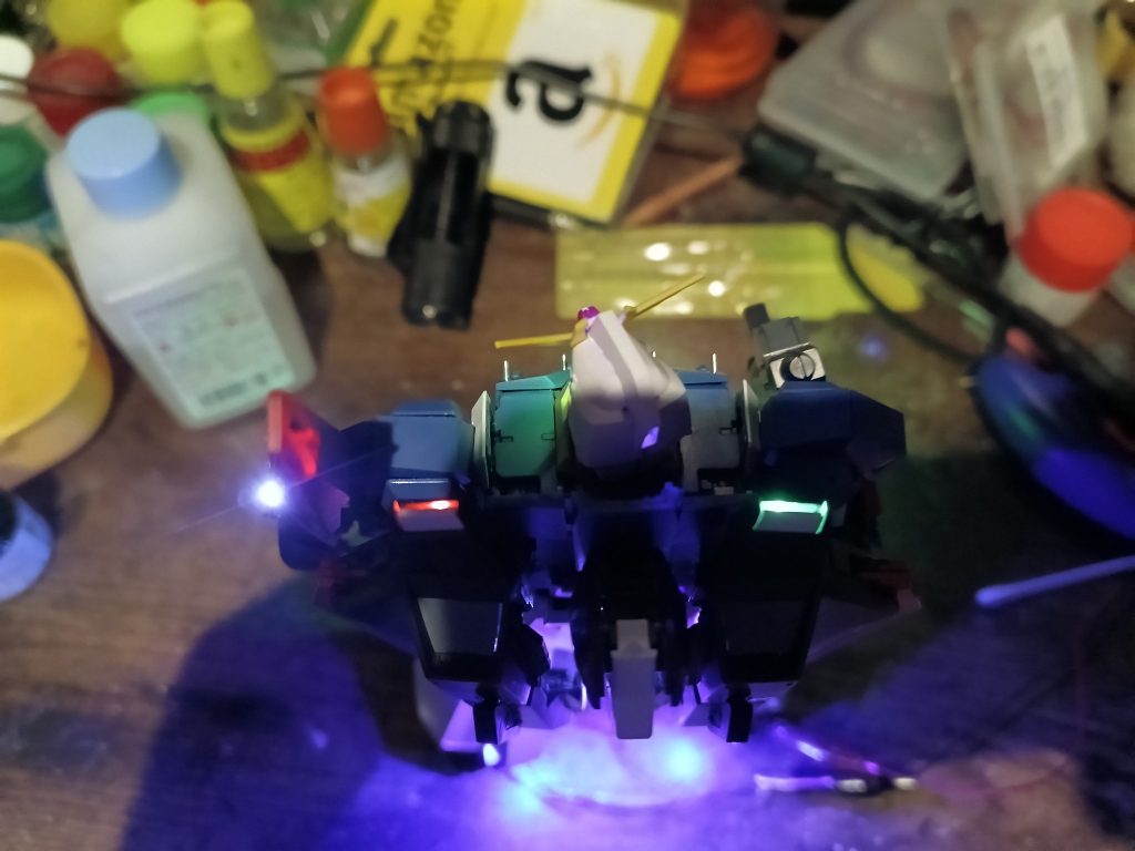 フライングアーマーのフィンにもナビゲーションライト👍