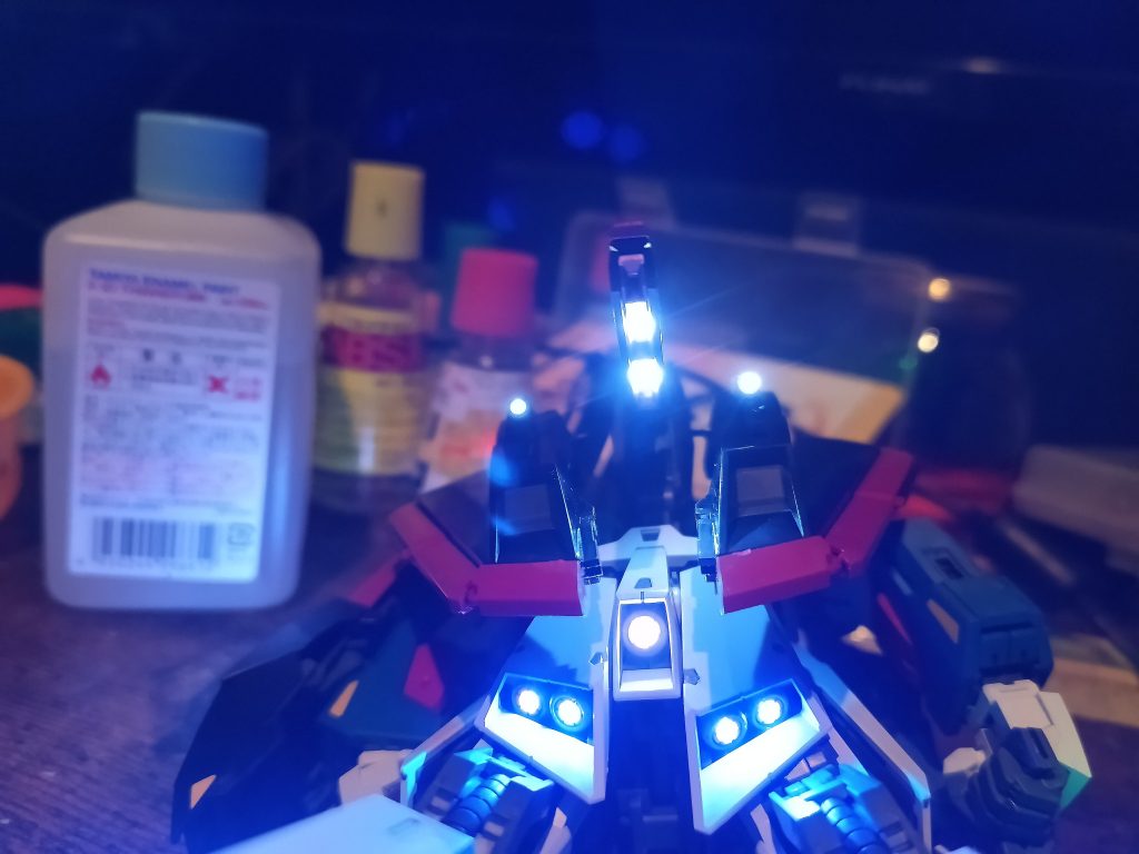 テールスタビライザーとセンターバーニアはホワイト、他はお決まりのブルー👍