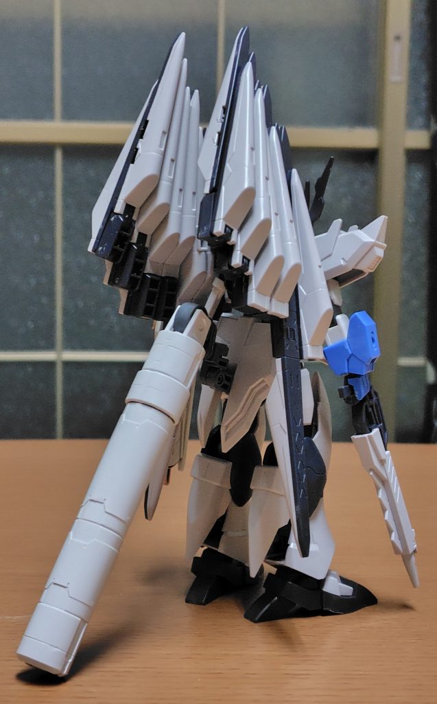 リア。左右フィン・ファンネルの間にプロペラトタンクを増設し、稼働時間と航続距離を延長。