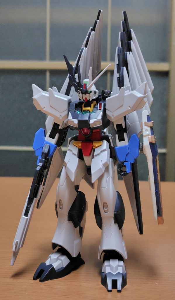 コアガンダムに前回のフェイクニューアーマーは共通だが、前腕はアースアーマーの物をそのまま流用。フェイクのロングビームライフル等武装も流用だがフィン・ファンネルは左右対称に懸架し、耐ビーム実体シールドも装備。