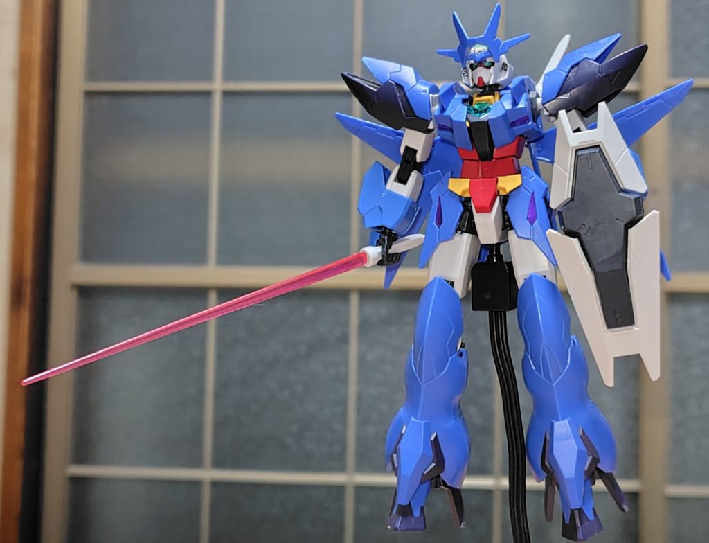 ビームサーベルはコアガンダム付属の物を運用。盾もアースリィガンダムの装備を使用。