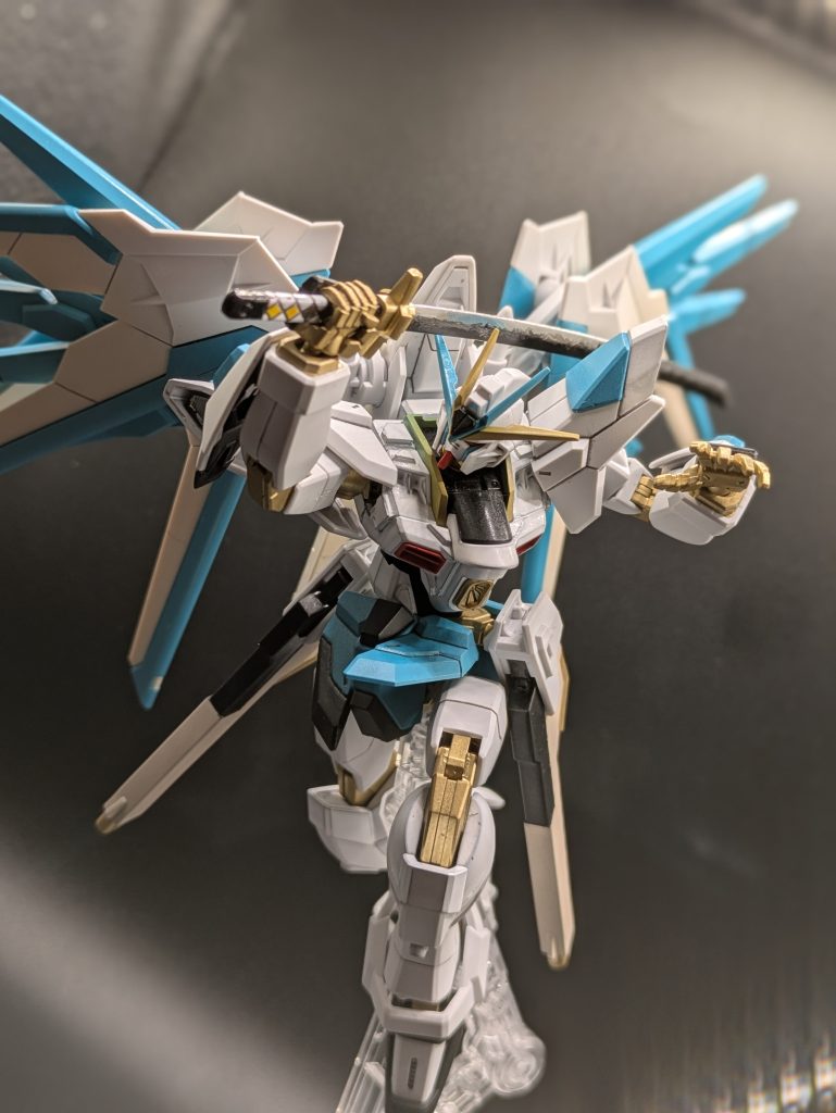 武装は対艦刀『ﾁｬｷ丸』を装備している以外は同じ機体ですが、本人の戦闘スタイルに合わせてビームライフルはオミットしています。(風真殿がライフルを使う姿を想像出来なかった…あとビームライフル装備すると腰にマウントした時腰がごつくなるのとポージングが…ね)