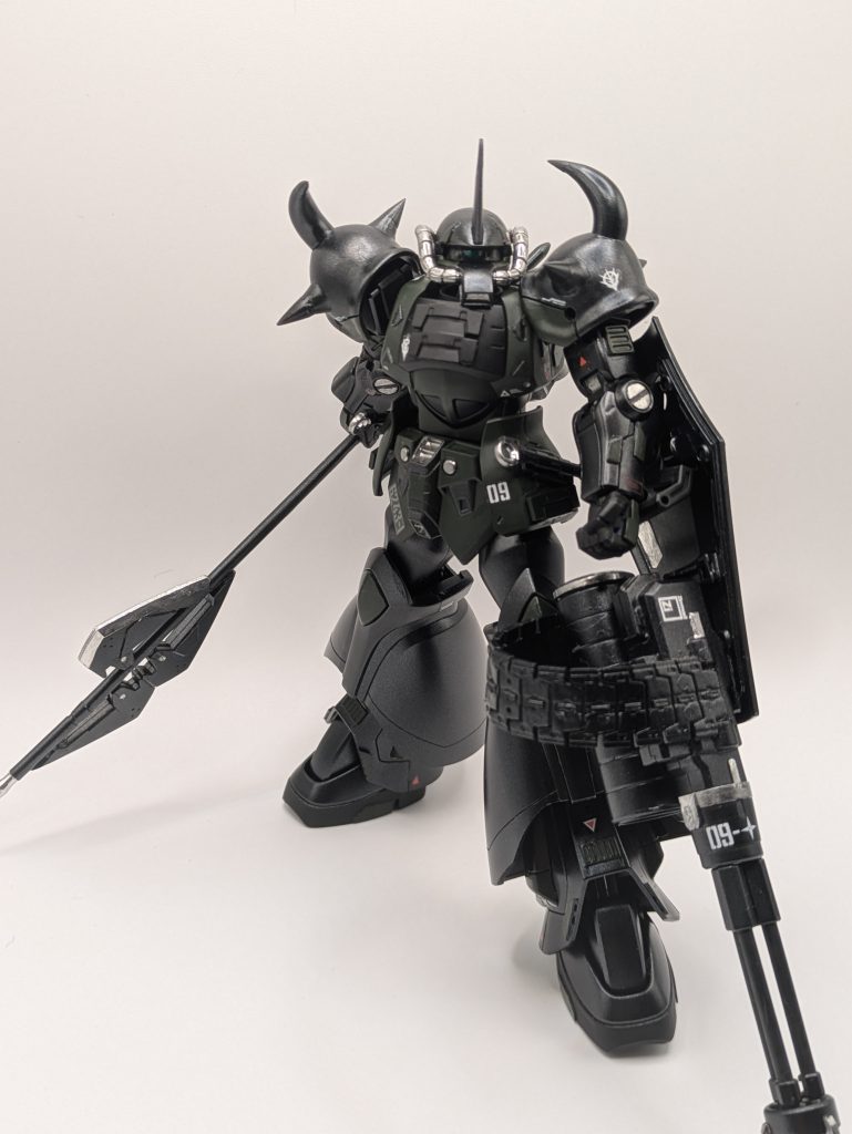 武装は対艦斧、シールド一体型のガトリング砲、ヒートサーベル、ヒートロッドを装備。格闘戦に強く調整しています。フィンガーバルカン?そんなものは無かった。(普通に無くした)