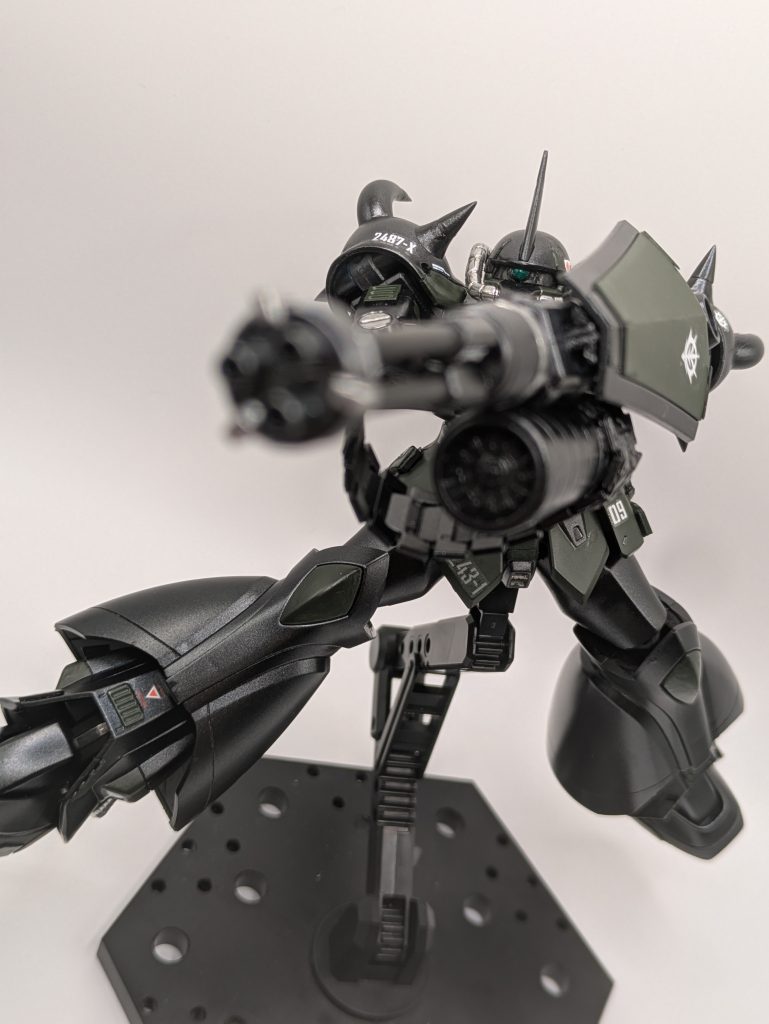 悲しい話…ガトリング砲が重すぎて肩が勝手に下がります。右手で補助してやっとまともにポージングが取れるレベルです。