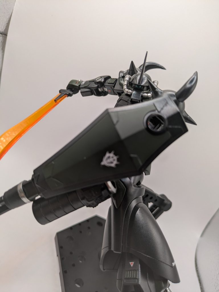 本当はシールドとガトリングは取り外し可能でしたが、塗装したらガバガバになったため仕方なく接着しました