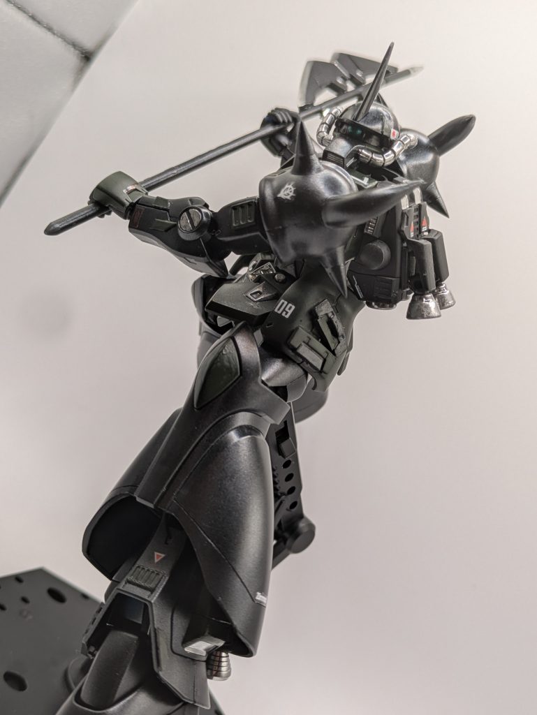 見にくいですがバックパックと脚部にはスラスターを増設して起動力をあげています。というか陸戦型の機体に『対艦』斧っているのかなぁ…MS用の小型の斧で良かったのでは…?まぁ、カッコイイからいいよね?