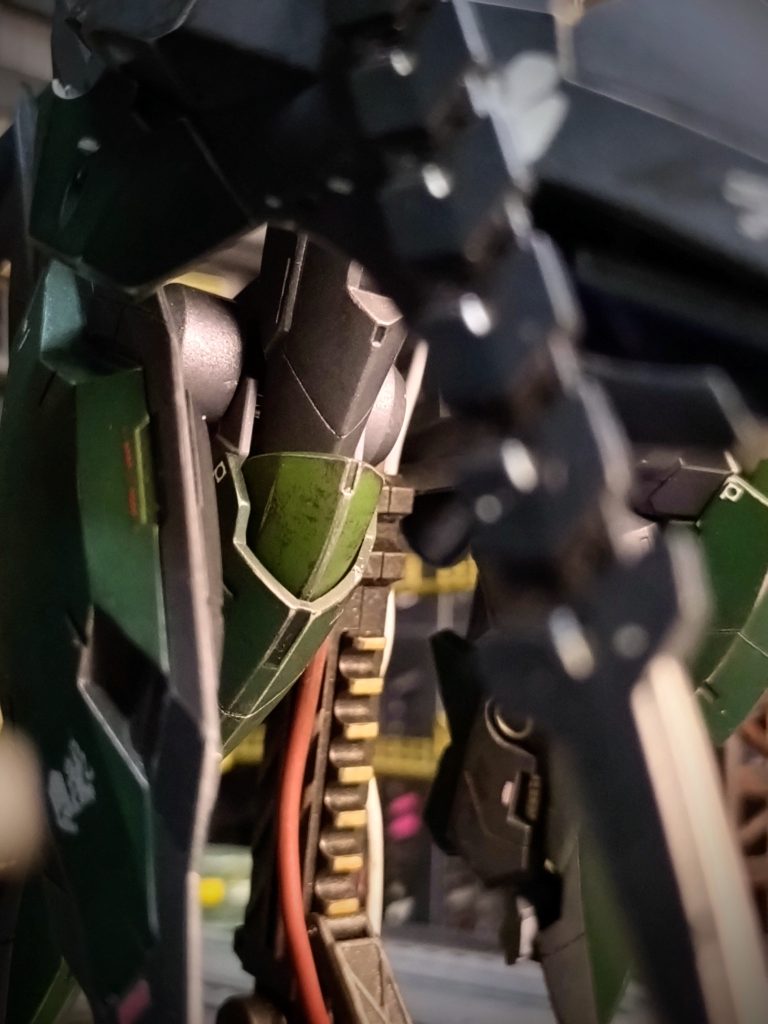 奥の狭い所にカメラを突っ込んで、どう映ってるかわからないままパシャったんですが、なんかすげー雰囲気出てる奇跡の1枚。