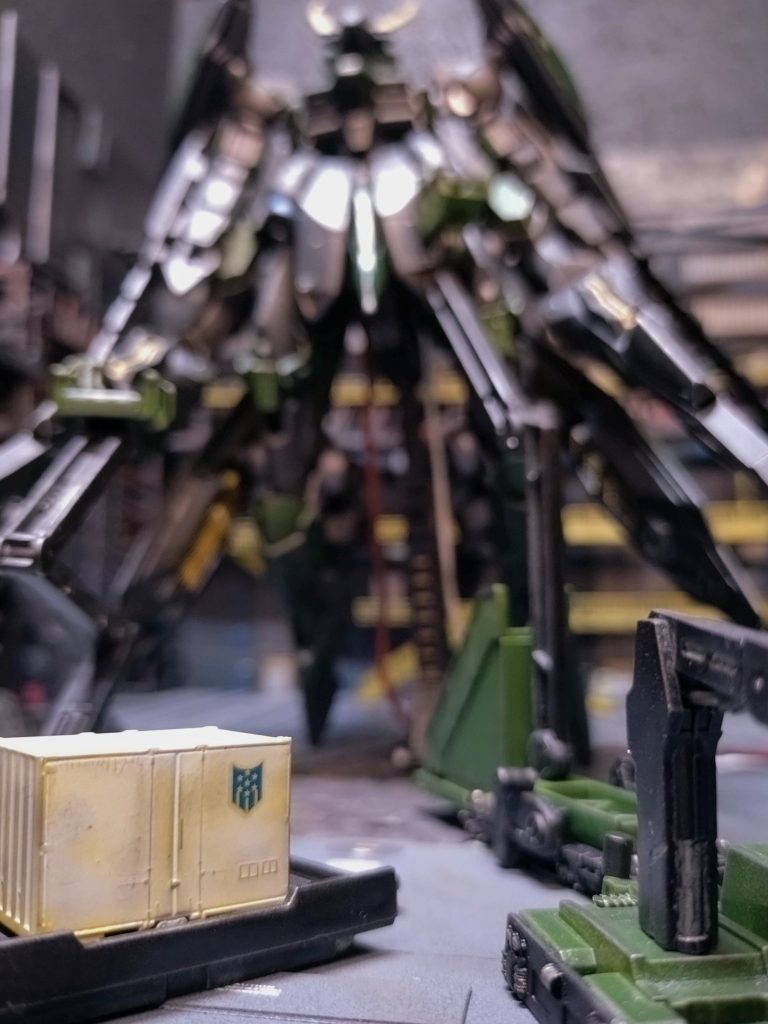 せっかくなので人と小物も少し置いてみましょう。これでまた臨場感が段違い。これぞ正にジオラマの醍醐味!