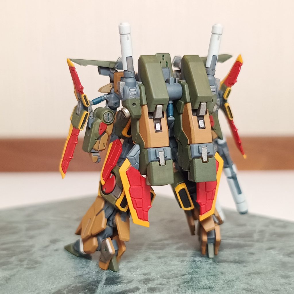 背中もがんばって塗ったのにでっかいバックパックで全然見えませんね!