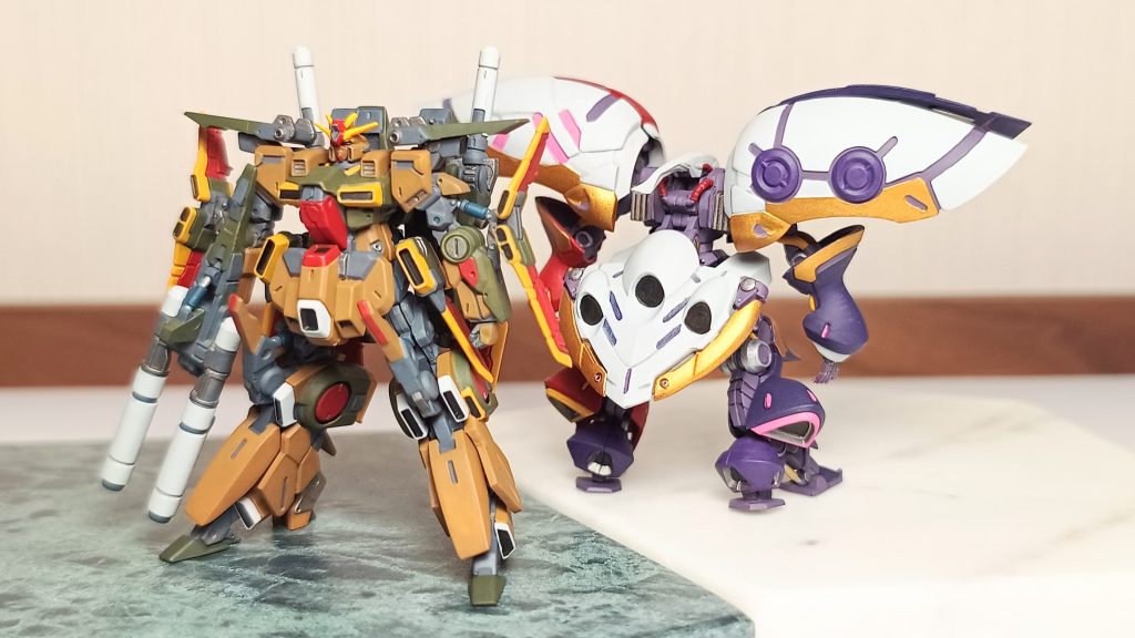 せっかくなのでライバル?のキュベレイを添えて。デザインもカラーも共通点ぜんぜん無くって面白いかも。