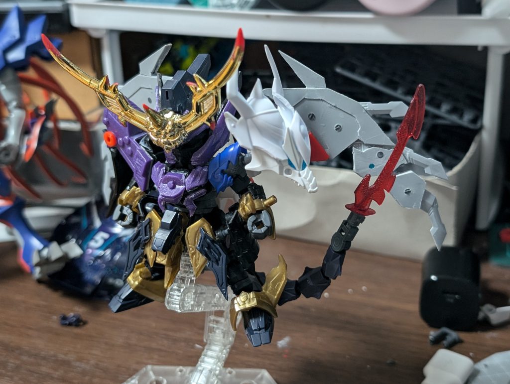 製作時の全体組み上がり信長と闇元帥を使って左右非対称の肩にし左肩に御麗がいるっていう形にしました