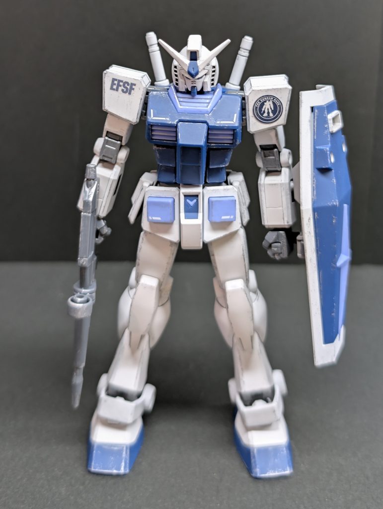 脚の軸を左右1mmずつ延長してハの字に立てるように。