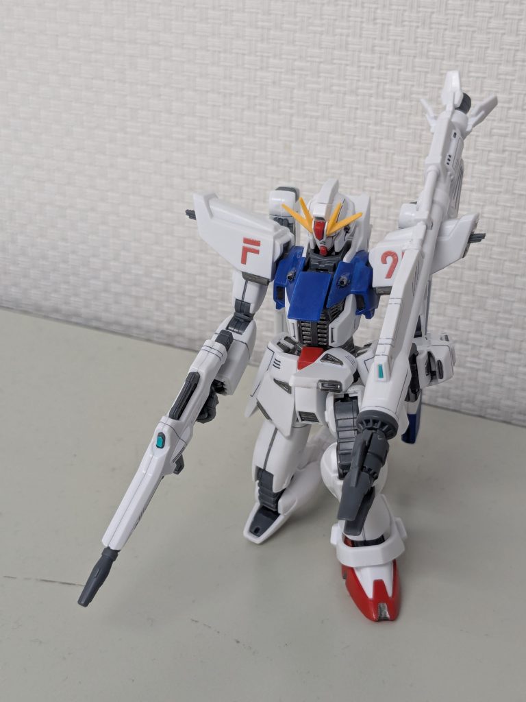 片膝立ち、コクピット開状態を再現腰の延長で、スカートと干渉しなくなりました