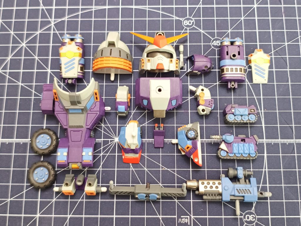 塗り分け途中の1枚。ちっちゃいキャタピラやタイヤをちまちま塗るのはとても楽しかったです。