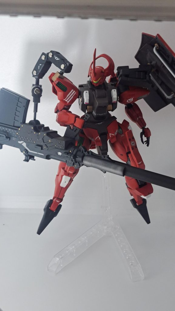 大型の武器を作ってサブアームで支えるようにしています