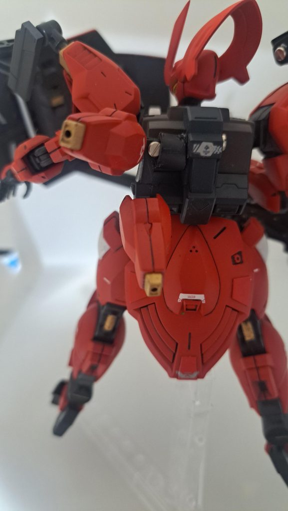 背中に着いているパーツは片方にまとめました頭の角は無くしたのでプラ板から作りました