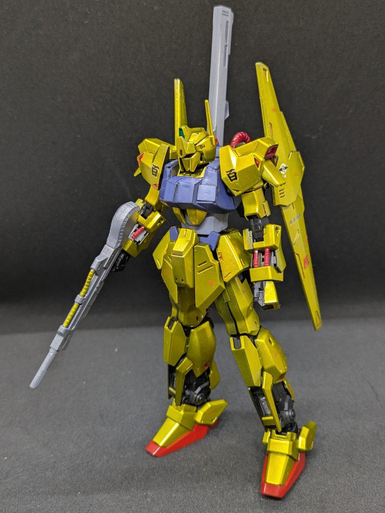 こちらは2機目です。塗装②アニメ寄りにしたくて2体目。金:黒→銀→クリアースターブライト+クリアー→クリアーオレンジ+クリアー青:ティターンズブルー2赤:シャインレッド気になった胸部をプラ板で少しだけボリュームアップ。(わからんですね^^;)