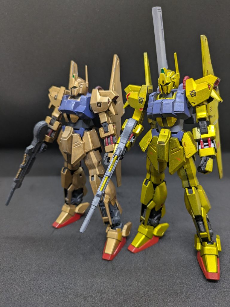 なんで2体?その①このリバイブ版の百式、単体だと私はかなりカッコイイなぁ、と思うのですが、他のMSと並べると細過ぎて弱そうなんですよね・・・。ネモと並べたらネモの方が強そうなのは、個人的にどうよ?と思いました。(並べた写真がないけど・・・)なのでちょっといじってみたいと思い、2機目を買ってしまいました。(百式は直ぐに売り切れるキットではないので、ご勘弁を)