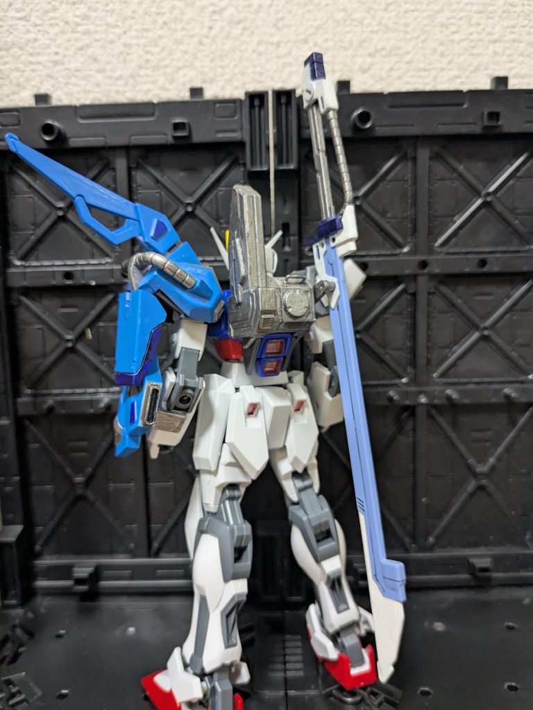 大剣は部分塗装なので色が違いすぎて違和感（笑）