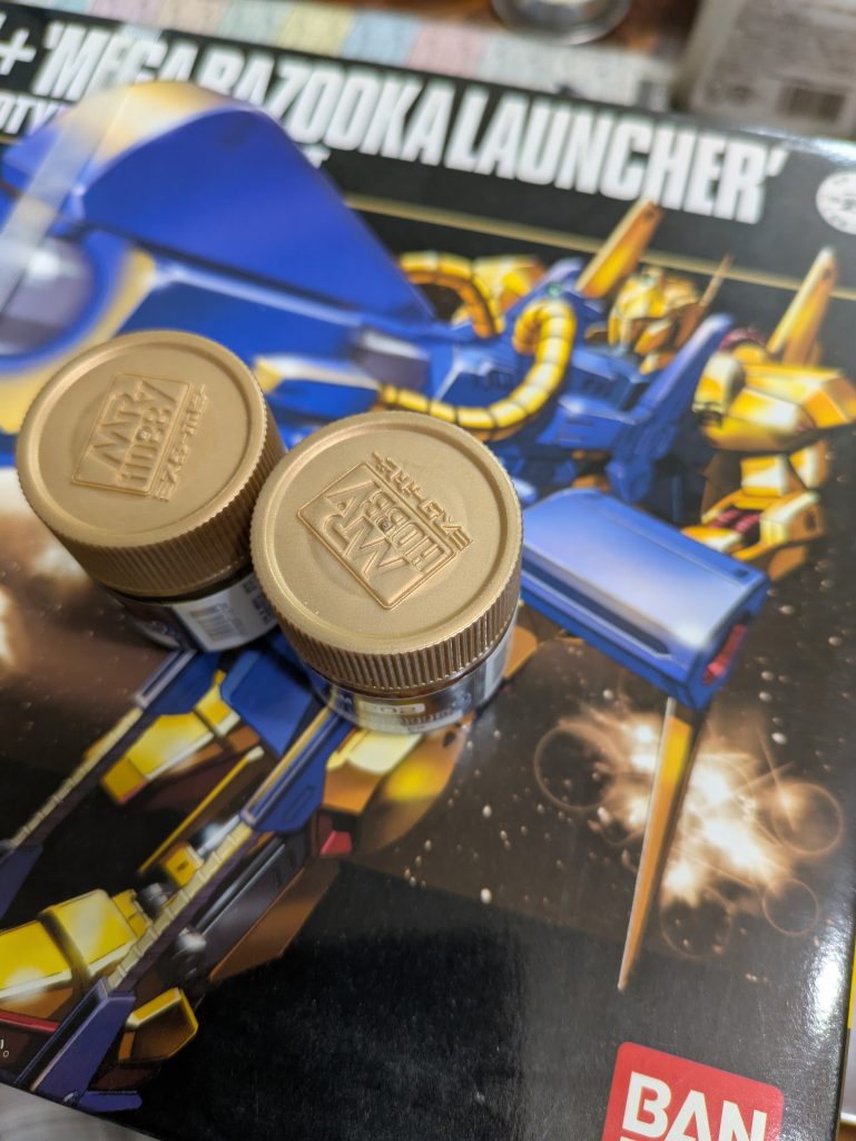 百式①「やはり先に作られた方が1号機。シャア搭乗機となるのが妥当だろう?」百式②「いや、制作者が貴殿に不満があって作り直したのだから、私の方が正統1号機だろう。」謎の声「メガ・バズーカ・ランチャーを射出してくれ!」百式①②「あ、あんたは!!(男塾風にw)」やはり、本命はこっちかなー。格納庫で眠っていました。カラーレシピも教わったので、試してみたい。なんとか今年中には作りたい(笑)最後までご覧いただきありがとうございました。追伸『いいね!』を乱打したからなのか、一時的にアク禁になってしまいました・・・。規約では適度にと書いてありましたので、規定違反にならないようにします。いいなー、と思うとつい押しちゃうのですよね・・・。