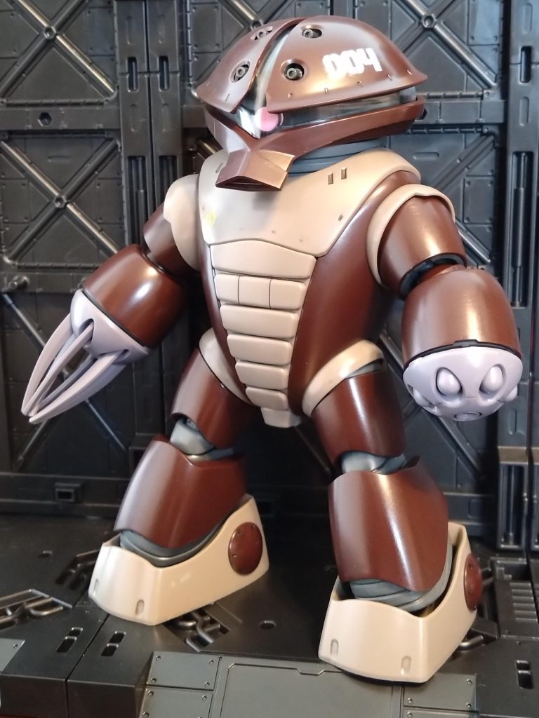 とりあえずジオン軍マークと番号のみデカール貼り付け。ダリル小隊みたいに装備の異なる機体を数機並べたい。