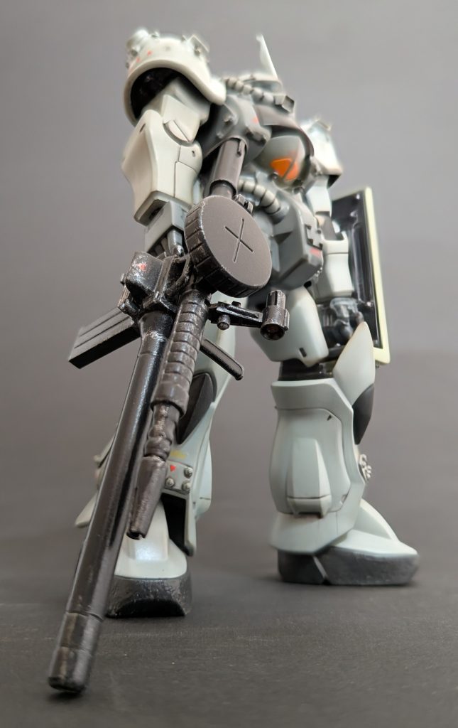 マシンガンとキャノン砲を一つに。プラ棒、プラ板、コトブキヤのディテールパーツで加工してます。