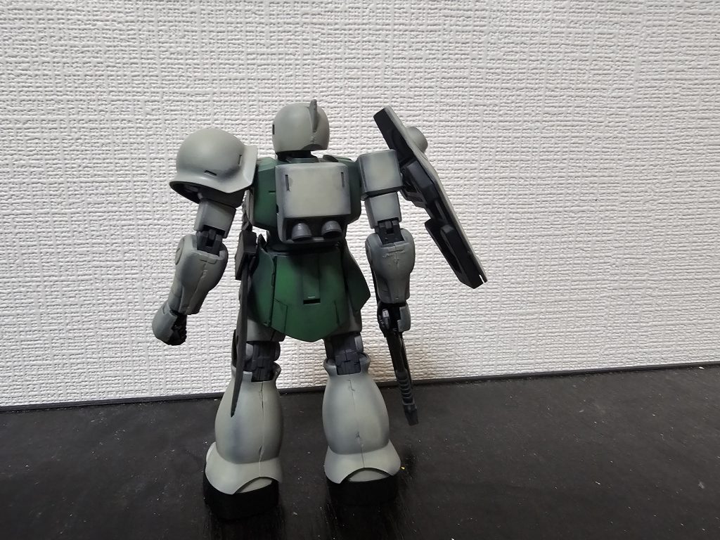 色はザクI陸戦型をイメージして塗りました