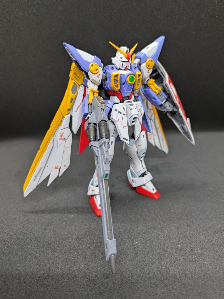 RGウイングガンダム　その⑥塗装は白以外は全部ガイアカラーで塗りました。白：白サフ→ファンデーションホワイト（フィニッシャーズ）青：ミリオンブルー黄：マンダリンオレンジ赤：フレイムレッドグレー：ニュートラルグレー1と2